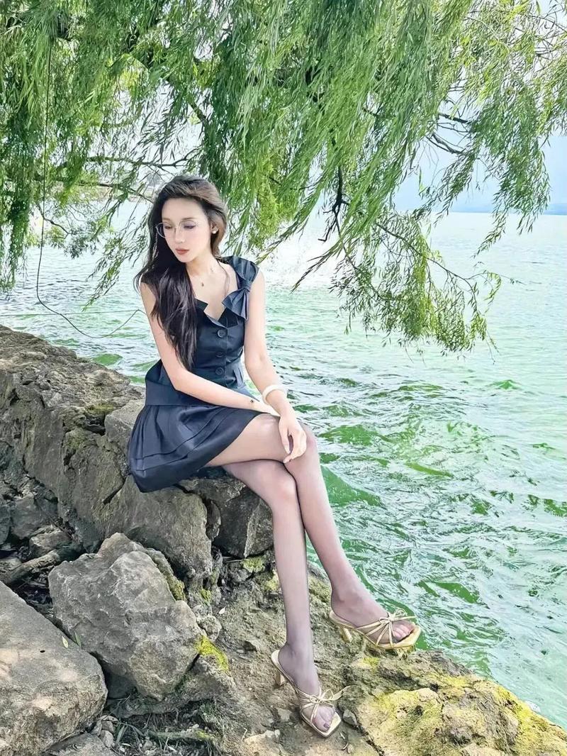 《暗夜灯塔》封面
